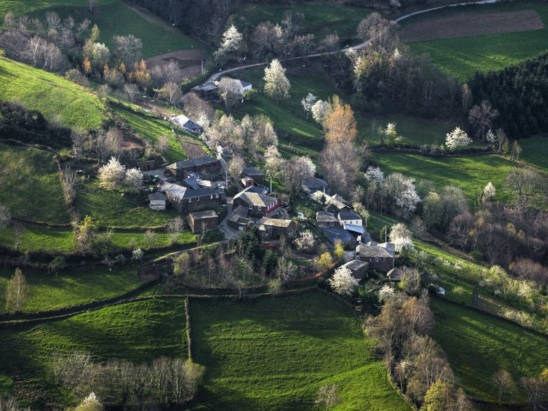 Imagen aérea de un pueblo.